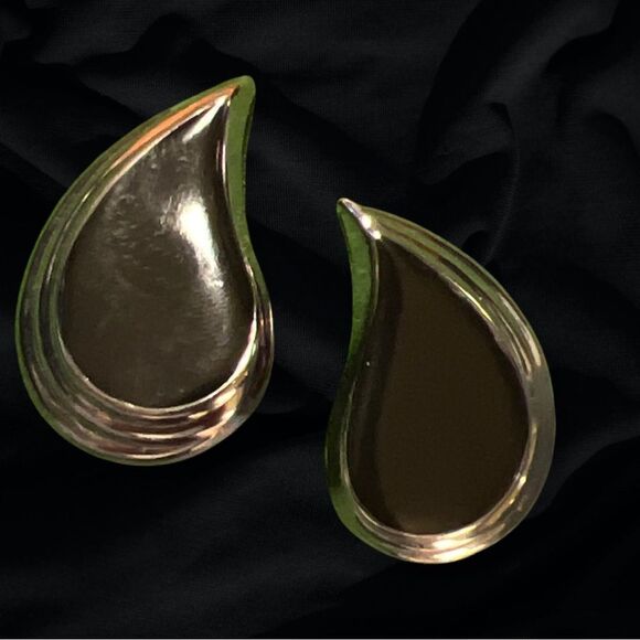 Vintage Stud Silver Teardrop Shape Design With Black Onyx Enamel Earrings - Picture 5 of 5